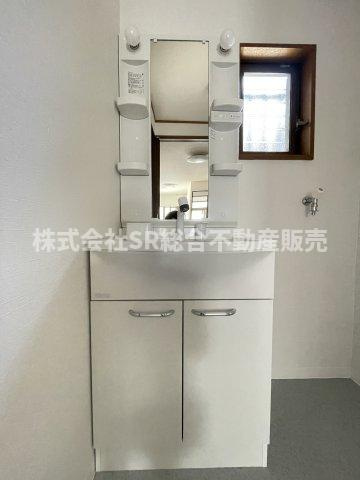 西堤学園町2丁目中古テラスハウスの独立洗面台|温水シャワー付洗面化粧台があり朝の支度も楽々です☆