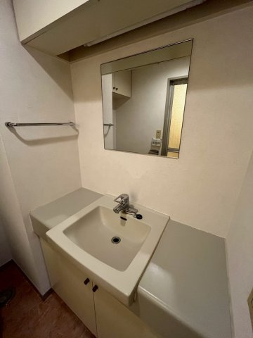 落ち着いた色調のトイレです