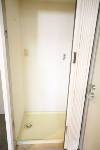 落ち着いた色調のトイレです