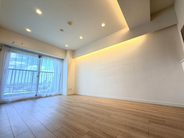 【居間・リビング】 | DIKマンション和光D棟（成増店） | バルコニーへはと洋室からと2WAYでアクセス可能。