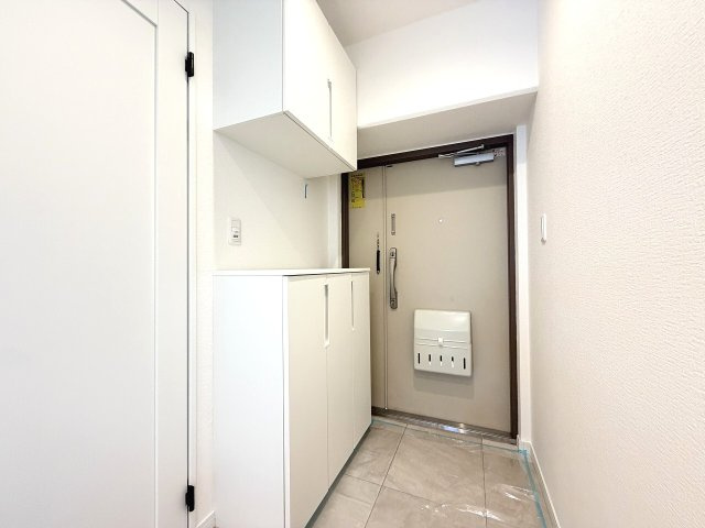 【玄関】 | DIKマンション和光D棟（成増店） | 季節の飾り付け等ディスプレイが出来、すぐ持ち出したい物の置場にも重宝する天板カウンター付シューズボックス採用☆