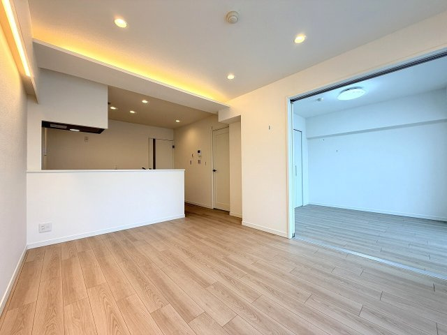 【居間・リビング】 | DIKマンション和光D棟（成増店） | 東南向きの明るいリビング。