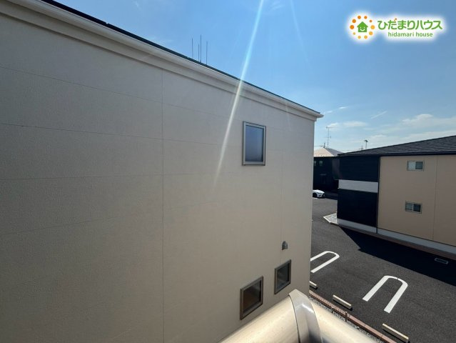 羽生市南羽生4丁目　新築一戸建て　リーブルファイン　01の展望|バルコニーからの見晴らしの良い景色です！周辺には圧迫感のある高い建物が少なく、空が広く見渡せて解放的な雰囲気！爽やかな風を感じながら、ほっと一息ついてリフレッシュしていただける環境です♪