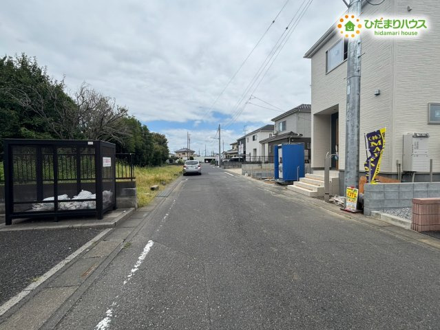 羽生市南羽生4丁目　新築一戸建て　リーブルファイン　01の前面道路含む現地写真