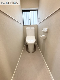 【トイレ】 | 三木市自由が丘本町二丁目　中古戸建 | ■各階にトイレがあると、来客時にも気兼ねなく使うことができます♪