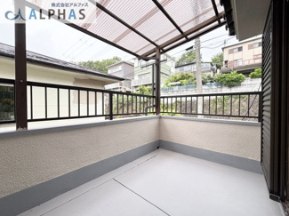 【バルコニー】 | 三木市自由が丘本町二丁目　中古戸建 | ■南西側にバルコニーで毎日のお洗濯も快適です♪