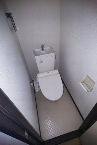 サンヒルズ丸山台のトイレ|同間取り別室の参考写真です