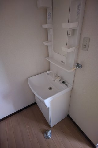 サンヒルズ丸山台の洗面所|同間取り別室の参考写真です