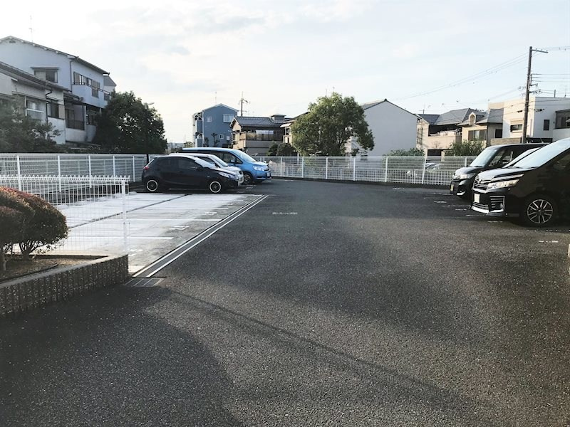 グランドール鴻池の駐車場