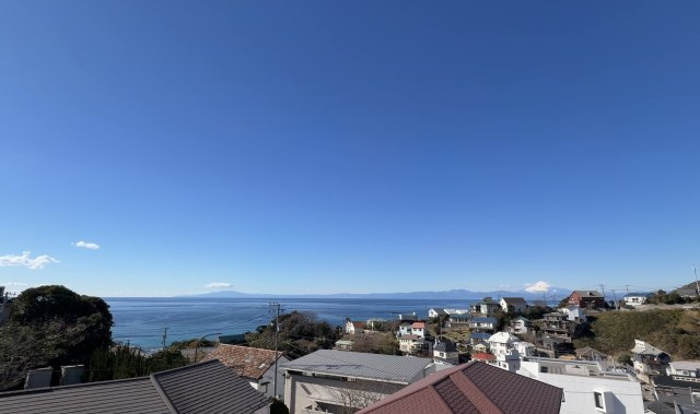 海見え！3階レベルより海を臨む　別荘エリア