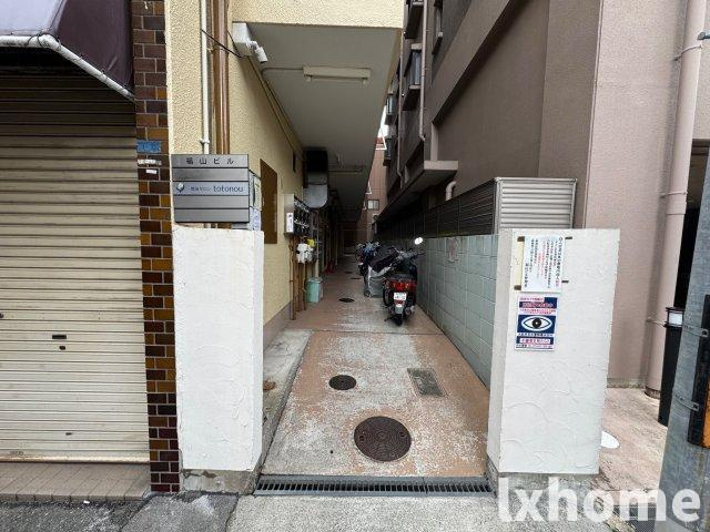福山ビルのエントランス|建物の内部です