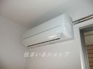 メゾンクレールの設備|エアコンと防犯シャッター