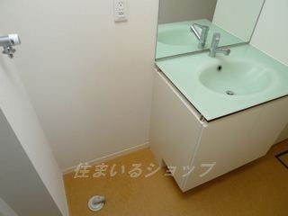 メゾンクレールの洗面所|ガラストップ洗面化粧台