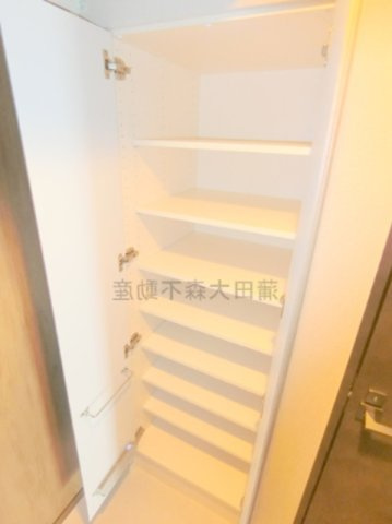 クレヴィアリグゼ西馬込の設備|玄関収納　シューズBOX