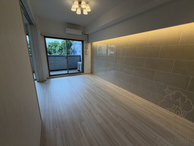プレジオ塚本ASIANの居間・リビング