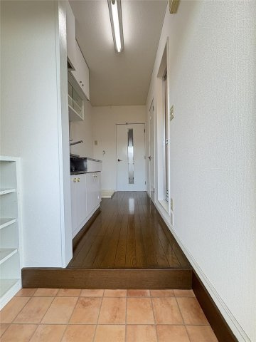 モイセス花立Ａの玄関