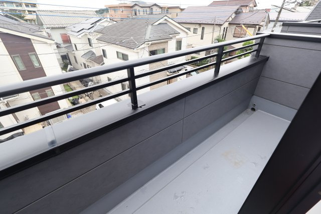 《仲介手数料無料》浦和区上木崎８丁目12-4新築一戸建て‎のバルコニー