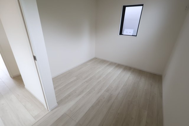 《仲介手数料無料》浦和区上木崎８丁目12-4新築一戸建て‎の洋室|3階 5.5帖