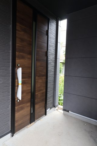 《仲介手数料無料》浦和区上木崎８丁目12-4新築一戸建て‎の玄関