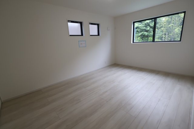 《仲介手数料無料》浦和区上木崎８丁目12-4新築一戸建て‎の洋室|2階 8.7帖