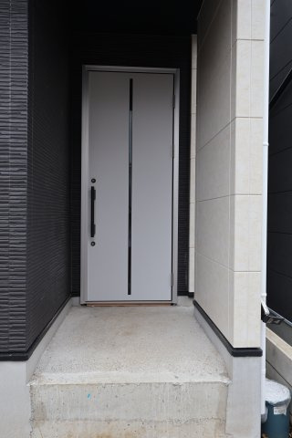 《仲介手数料無料》浦和区上木崎８丁目12-4新築一戸建て‎の玄関
