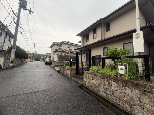 神戸西区竹の台１丁目戸建の前面道路含む現地写真