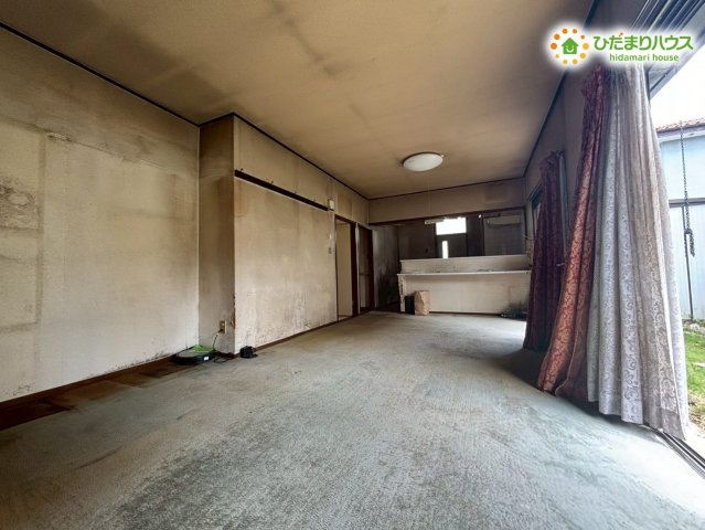 中古戸建　熊谷市肥塚の居間・リビング|南側がお庭なので日当たり良好です。