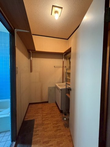 中古戸建　熊谷市肥塚の脱衣所|洗面台完備です！