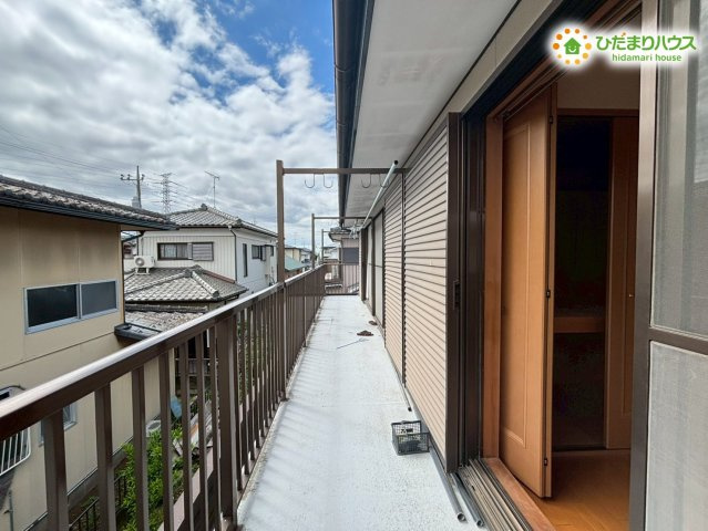 中古戸建　熊谷市肥塚のバルコニー|広いバルコニーで洗濯物たくさん干せちゃいます。
