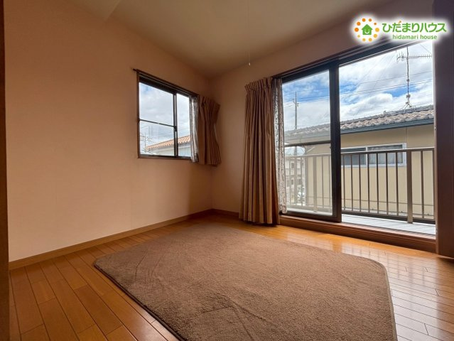 中古戸建　熊谷市肥塚の洋室|バルコニーに面したお部屋です。