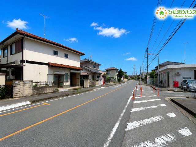 中古戸建　熊谷市肥塚の前面道路含む現地写真|幅員9ｍ～12ｍですが車通りはそこまでなく静かな生活道路です♪