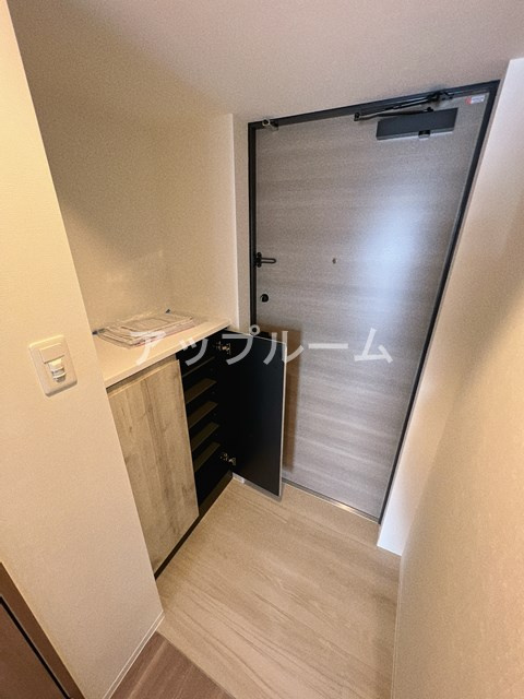 春日井市勝川町６丁目の賃貸マンションの玄関