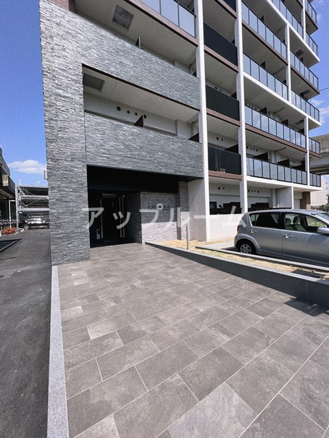 春日井市勝川町６丁目の賃貸マンションのエントランス