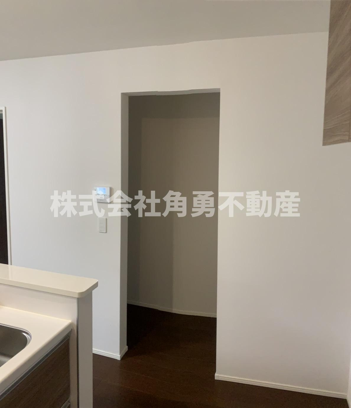 平塚市城所　新築一戸建て　1号棟の内観：施工例|《施工例》パントリー