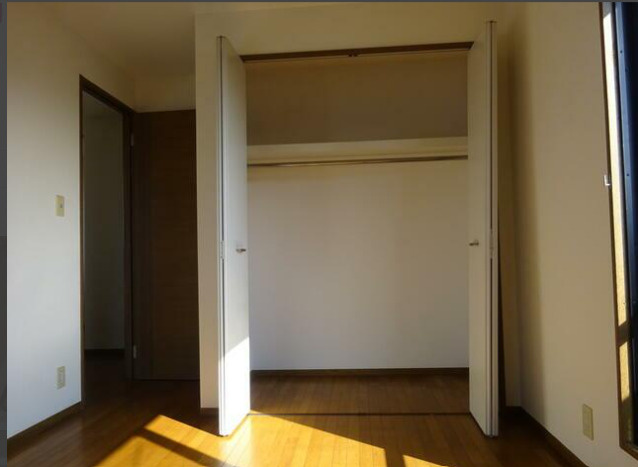 本山2丁目貸家の収納