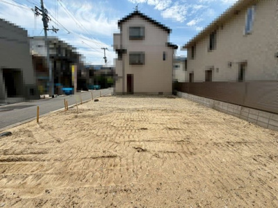 【外観】 | 上野芝向ヶ丘町１丁　売土地 | 【前面道路】前面道路約５．７ｍ！運転が苦手な方も安心ですね♪
