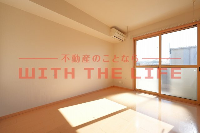 グランドソレーユ東合川【キャッシュバック対象物件】の居間・リビング|ゆったり過ごせる居間です