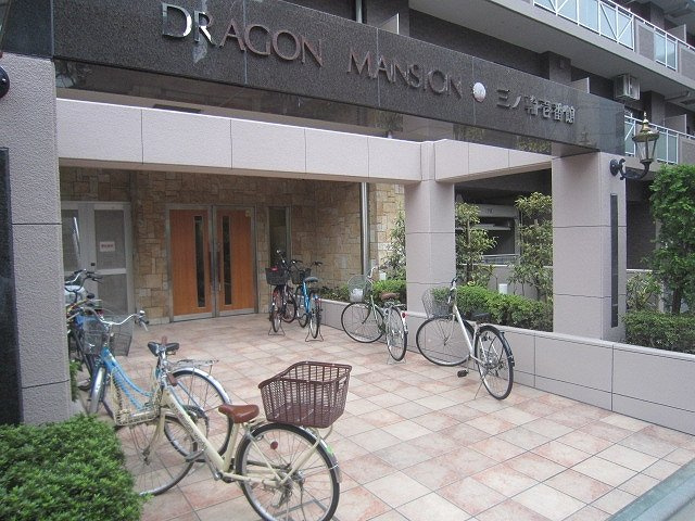 DRAGON MANSION三ノ輪壱番館のエントランス