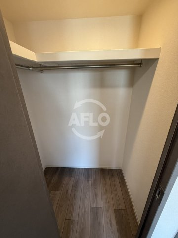 プレサンス東小橋エレディータの収納|プレサンス東小橋エレディータ　ウォークインクローゼット