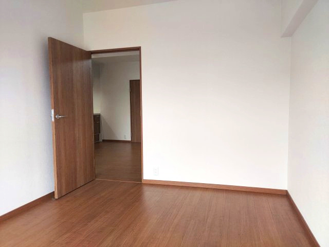 宝塚ビューハイツの洋室|南側洋室約6帖