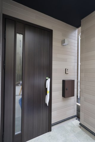 《仲介手数料無料》中央区大戸５丁目1-10-3新築一戸建て‎サニータウンの玄関
