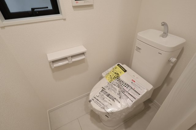 《仲介手数料無料》中央区大戸５丁目1-10-3新築一戸建て‎サニータウンのトイレ