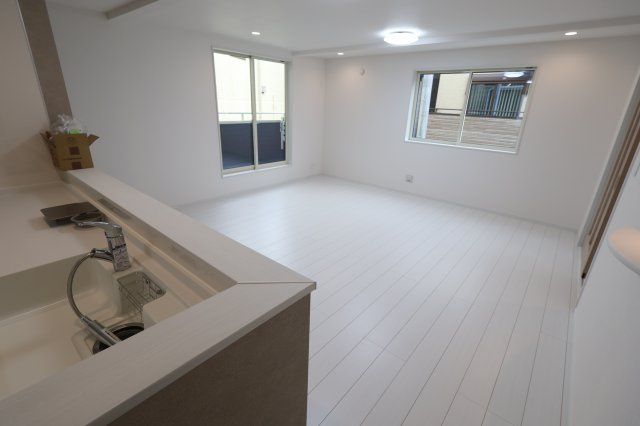 《仲介手数料無料》中央区大戸５丁目1-10-3新築一戸建て‎サニータウンの居間・リビング
