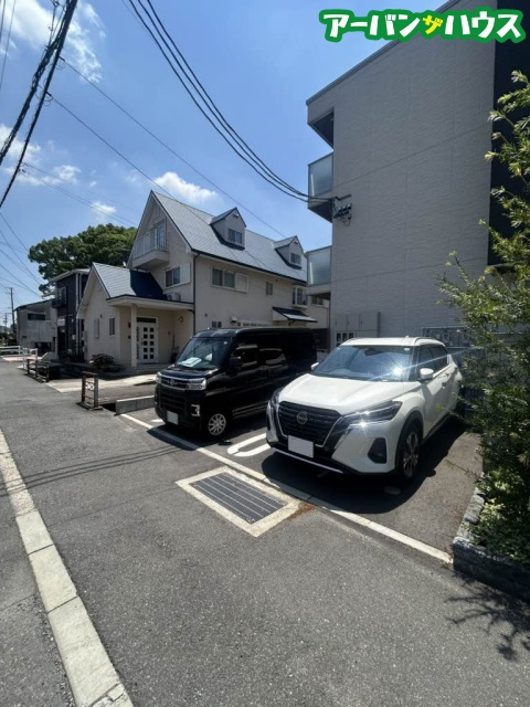リガーレ中井の駐車場