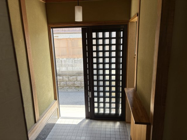 豊城貸家の玄関