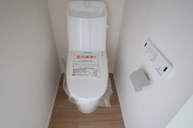 《仲介手数料無料》南区神明２丁目4-9新築一戸建てケイアイグレイスのトイレ