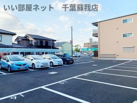 Ｃｅｄａｒ　Ｗｏｏｄ（シダーウッド）の駐車場