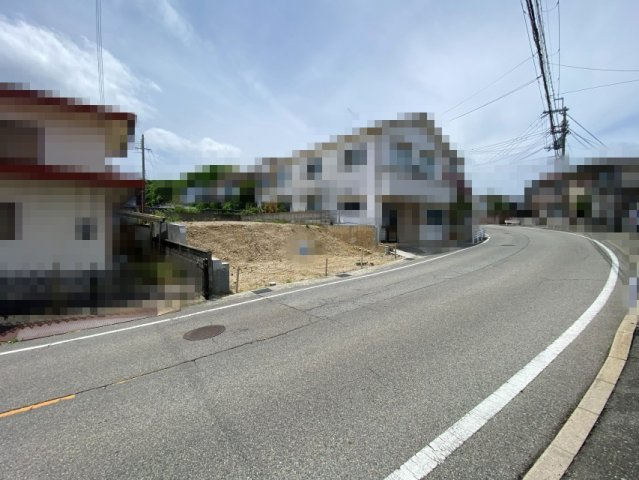 大久保町大窪　売土地の前面道路含む現地写真|南東部から土地を望む