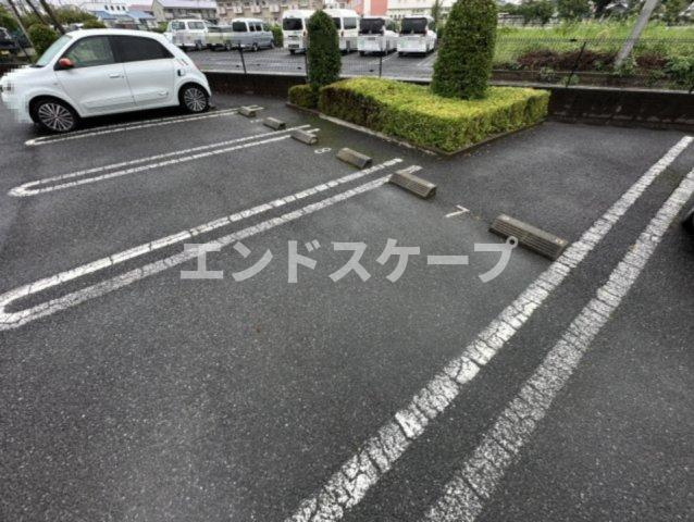グランドレジデンスの駐車場|高崎、前橋のお部屋探しはエンドスケープまで！お客様の理想お聞かせ下さい♪
