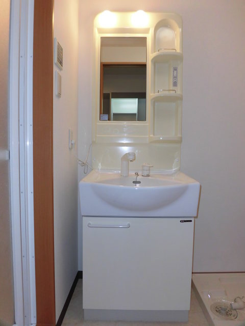 ニューシティアパートメンツ円上町の洗面所|前回募集時の写真です。